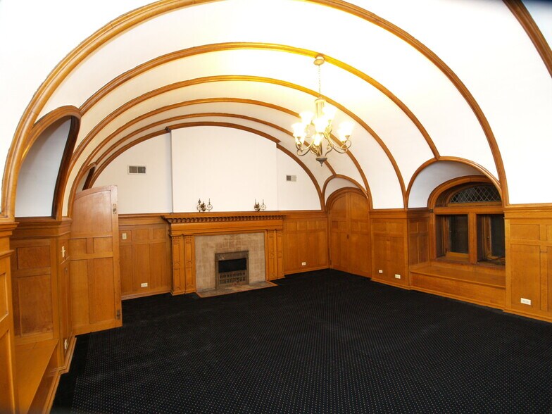 Living Room - 390 Linwood Ave
