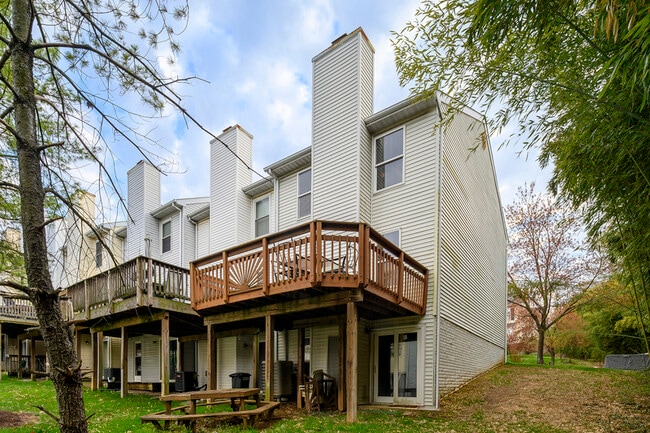 Building Photo - 1 Lanhill Ct