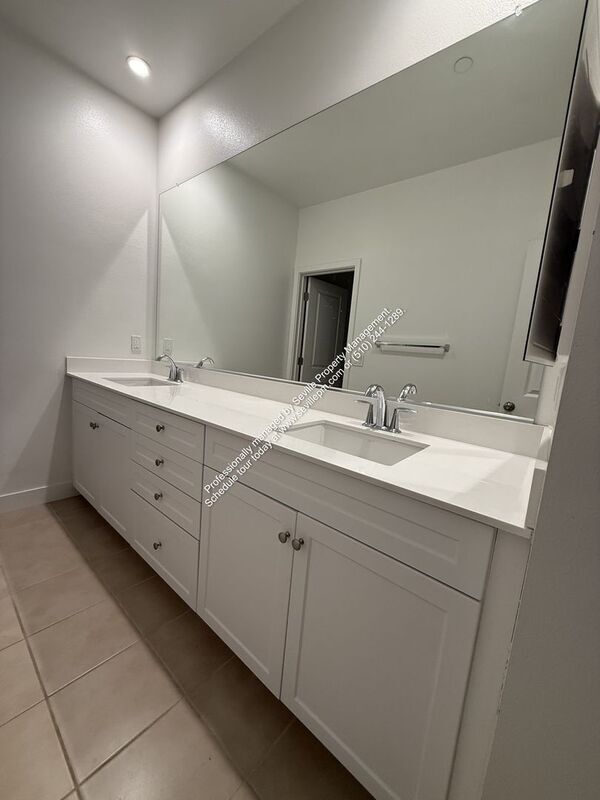 Building Photo - 1922 Willow St