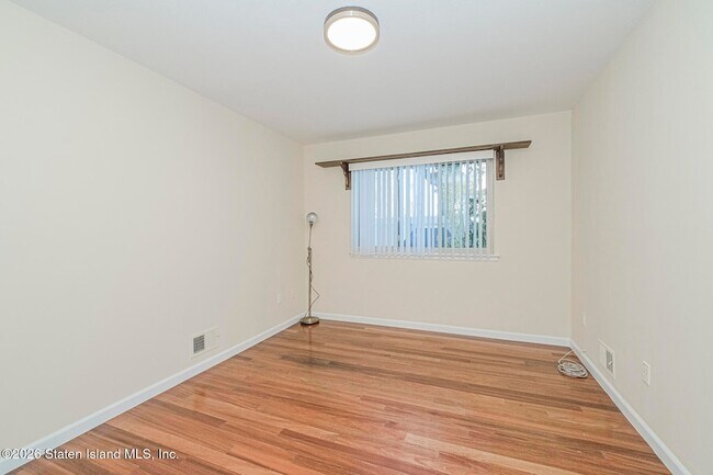 Building Photo - 857 Bloomingdale Rd