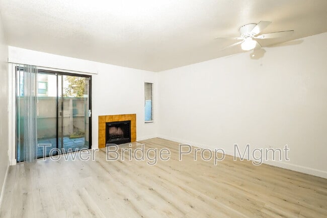 Building Photo - 100 Del Verde Cir