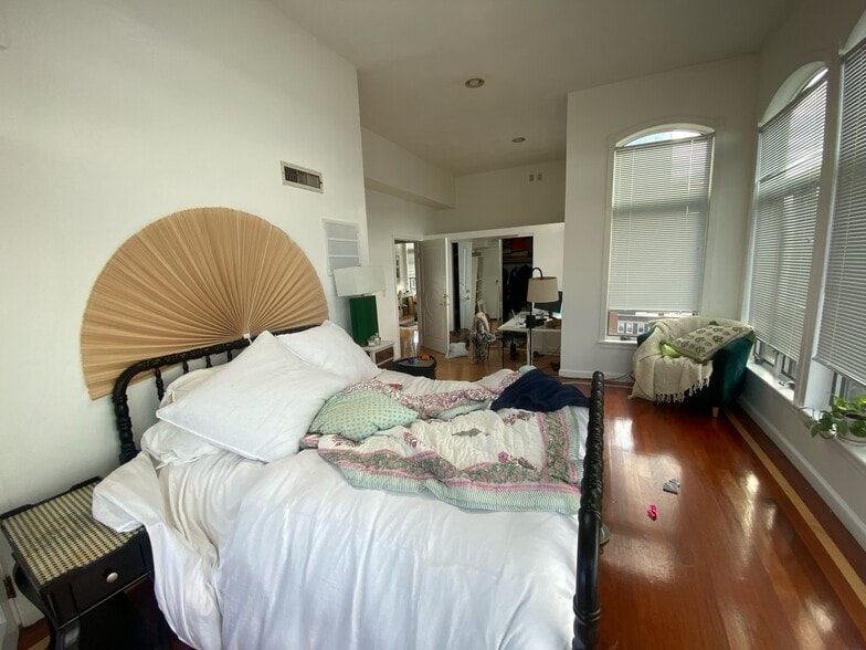 Building Photo - 21 Snow Hill St