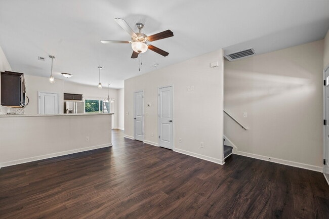 Building Photo - Charming 2-Bedroom, 2.5 Baths Townhouse in...