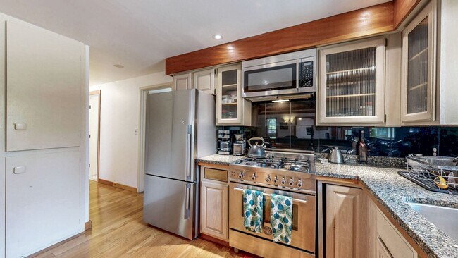 Building Photo - 1250 Bentley Dr