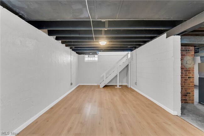 Building Photo - 8008 Pelham Dr