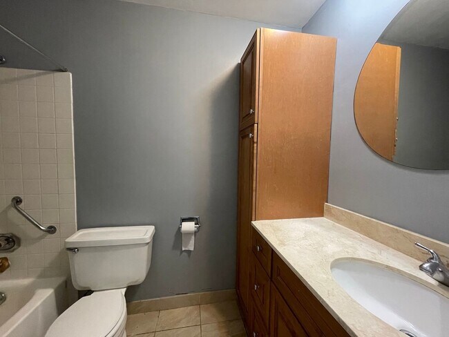 Building Photo - 1655 Dover Ct