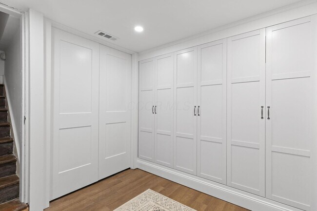 Building Photo - 439 Thurman Ave