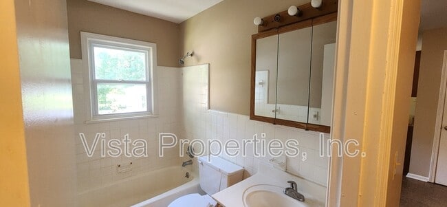 Building Photo - 3412 Winnland Dr