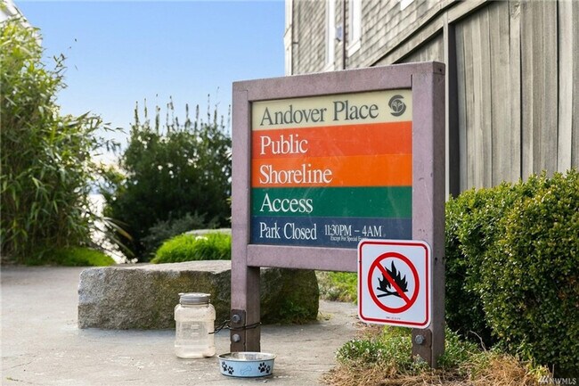 Building Photo - 4028 Beach Dr SW