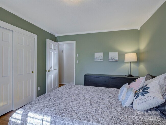 Building Photo - 3409 Oak Tree Trail