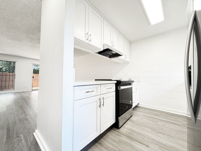 Building Photo - Recently Refreshed Makakilo Condo