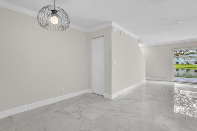 Building Photo - 16207 Sierra Palms Dr