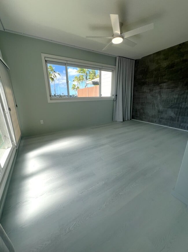 Building Photo - Koko Isle Circle - 4 bedroom, 3 bath townh...