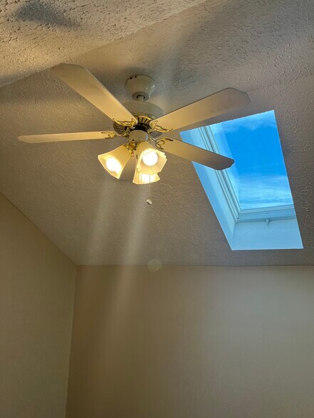 Building Photo - 343 Beaverview Dr