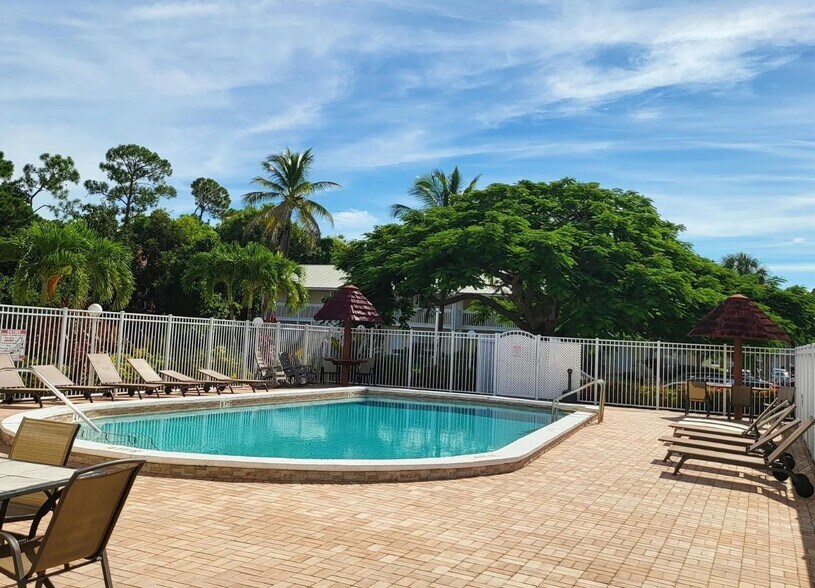 Building Photo - 4611 Bayshore Dr