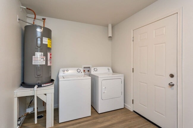 Building Photo - 3 Bedroom, Single-story Townhomes for rent...