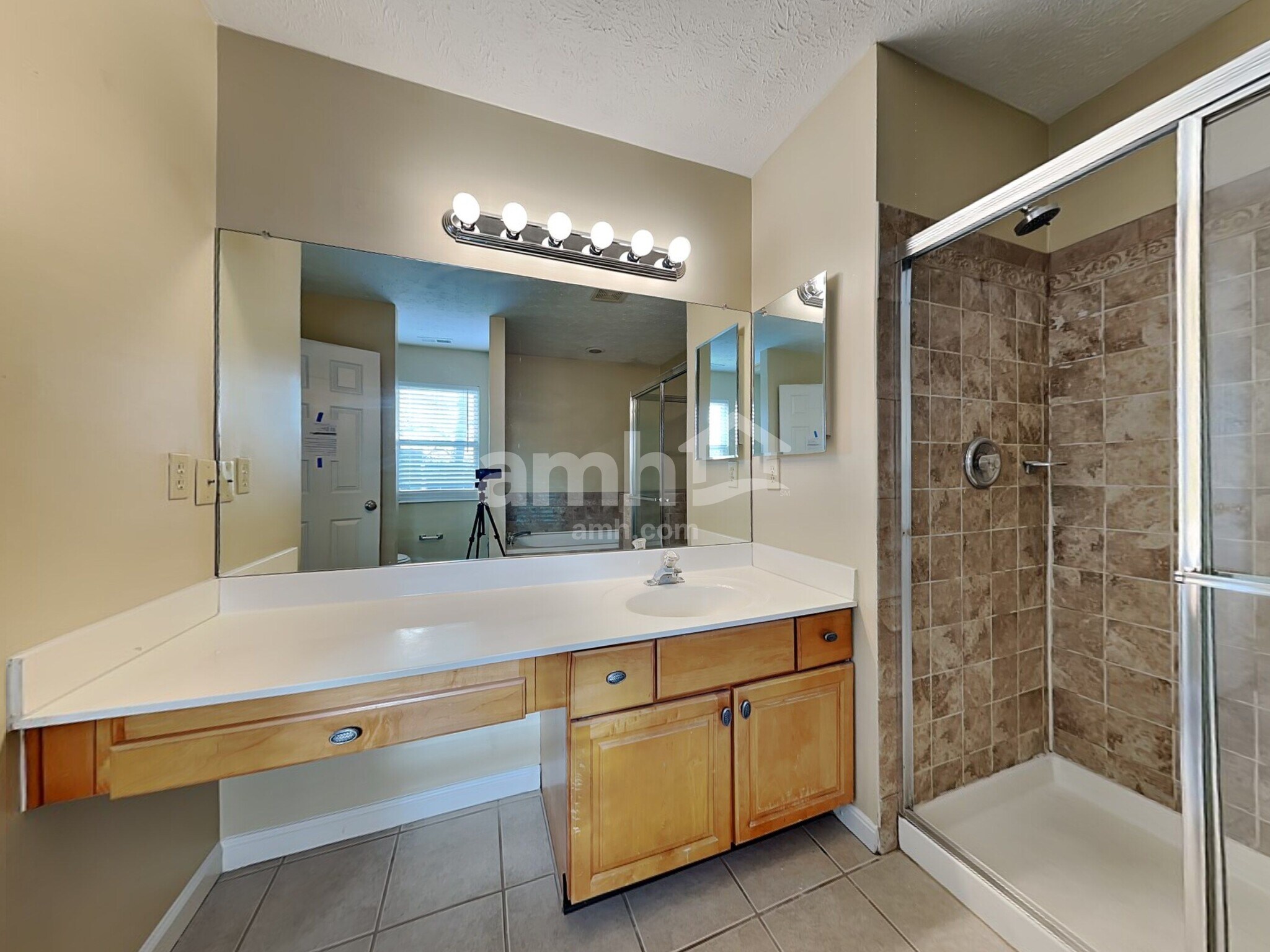 Building Photo - 25 Thorne Hill Dr