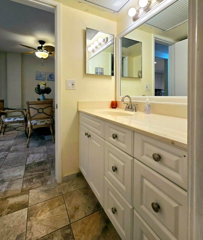 Building Photo - 1161 Hillsboro Mile