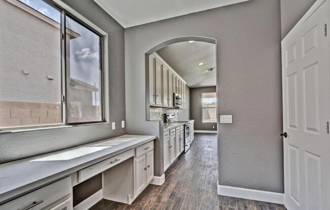 Building Photo - 14284 W Woodbridge Ave