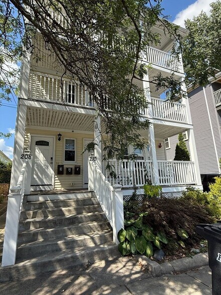 Building Photo - 210 Cedar St