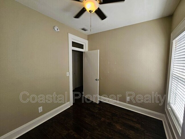 Building Photo - 209 S Westland Ave