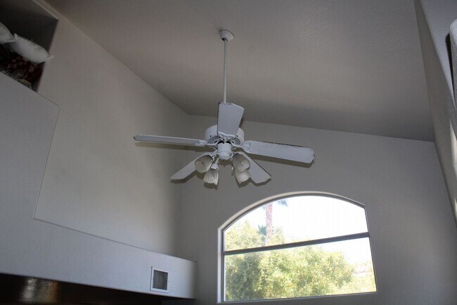 Building Photo - SUMMERLIN TOWNHOUSE - CORNER LOT