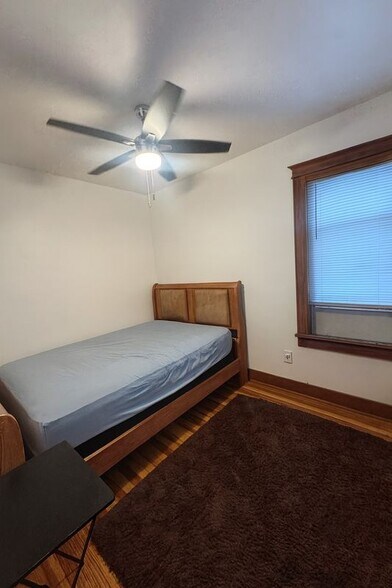 Building Photo - 5 Charles St