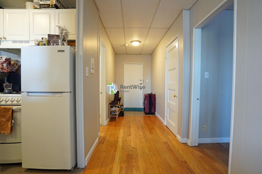 Building Photo - 1055 Beacon St