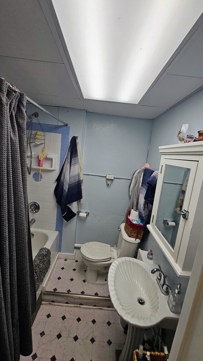 Building Photo - 6 Canaan St