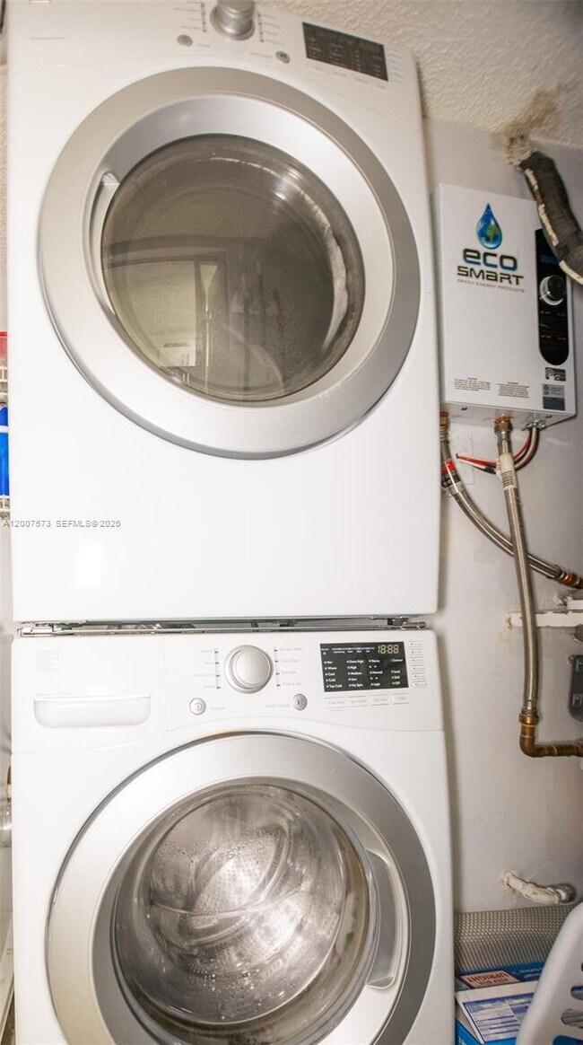 Building Photo - 16100 Golf Club Rd