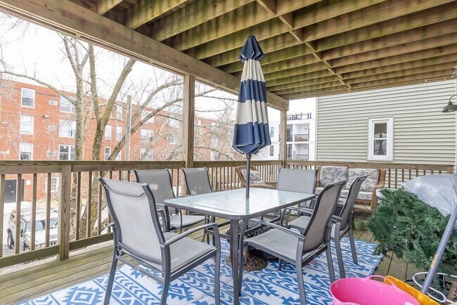 Building Photo - 142 Boston St