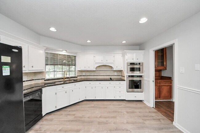 Building Photo - Freshly Remodeled Sugar Land Home with a Garden That Came Ready to Show Off