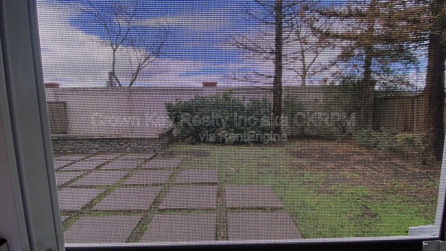 Building Photo - 1367 Gwerder St