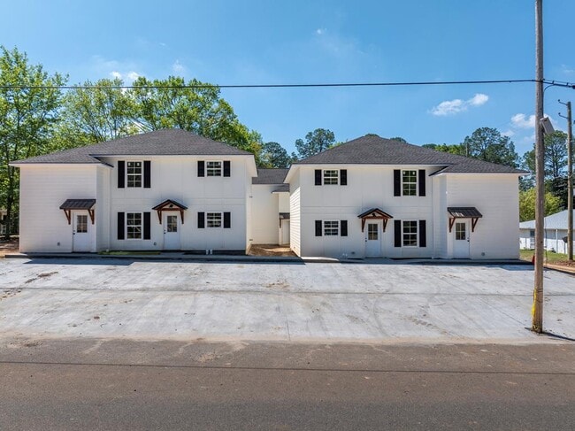 Building Photo - 414 6th St E