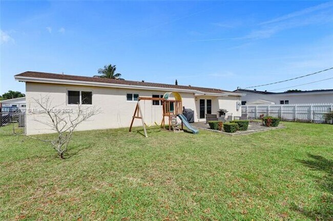 Building Photo - 5811 SW 95th Ct