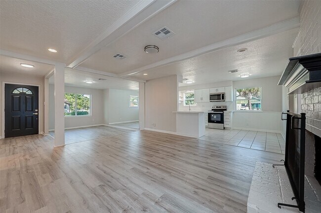 Building Photo - 23130 Bayleaf Dr