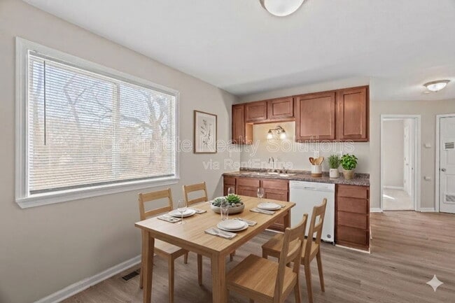 Building Photo - 9750 Lorna Ln