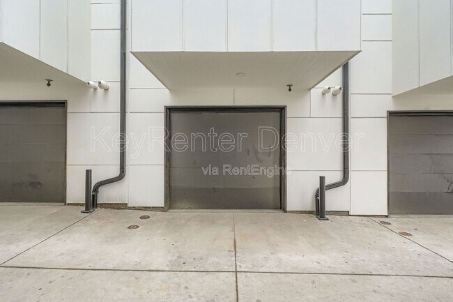 Building Photo - 2208 S Albion St