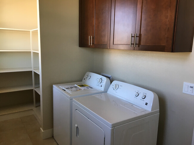 Laundry room - 4573 Acacia Ridge St