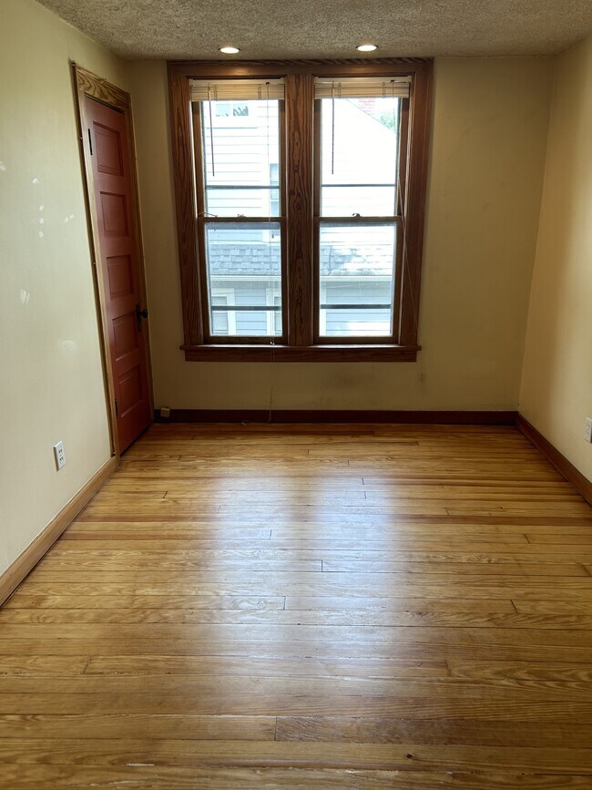 Building Photo - 208 Koch Ave