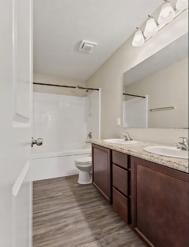 Building Photo - 10522 Hunters Crossing Blvd