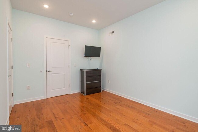 Building Photo - 1517 W Seybert St