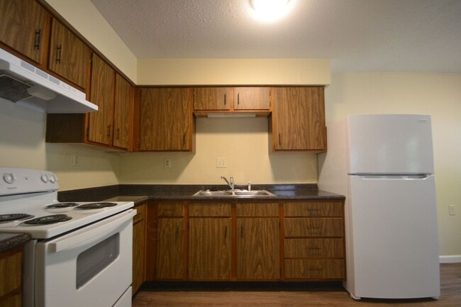 Building Photo - Cross Timbers Apartment