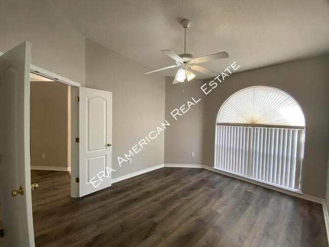 Building Photo - 2110 Bahama Dr