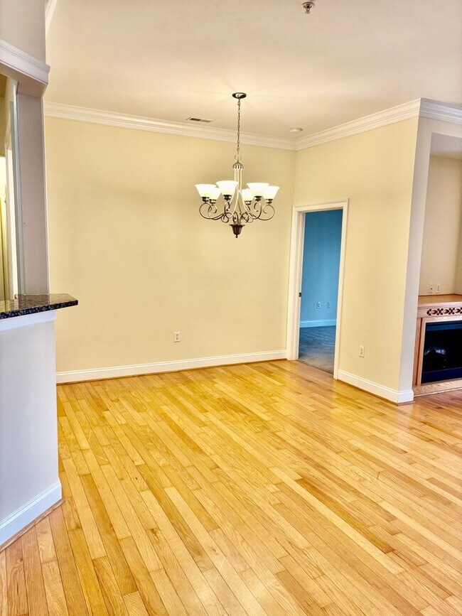 Building Photo - 3 bedroom/ 2 bathroom- Bennington on the Park