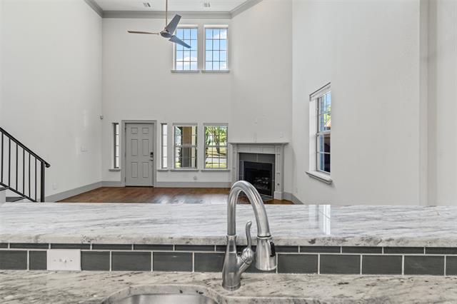 Building Photo - 3818 W 7th St