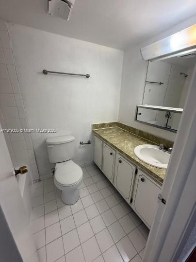 Building Photo - 1305 W 46th St