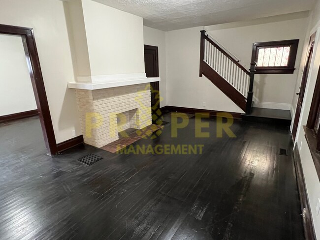 Building Photo - 2 bedroom 1.5 bathroom house for rent