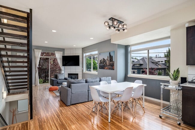 Building Photo - 1308 E Marion St