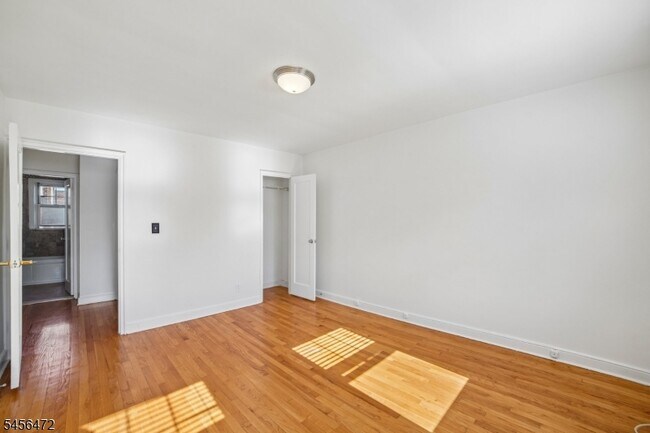 Building Photo - 176 Millburn Ave